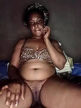 Snapshot of sexy-Luke chatting on 10.29.25 sexy-Luke online show from 10.29.25