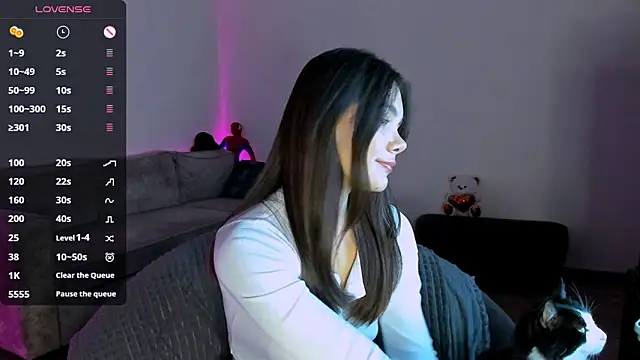 Snapshot of LeanaWILL chatting on 10.19.25 LeanaWILL online show from 10.19.25