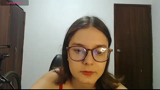 Snapshot of CarlaLorez chatting on 10.28.25 CarlaLorez online show from 10.28.25