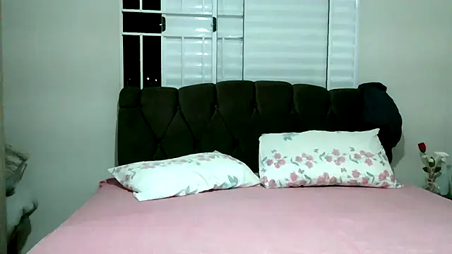 Snapshot of CleoHot25 chatting on 12.14.25 CleoHot25 online show from 12.14.25