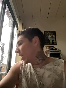 Snapshot of davidxxx_2012 chatting on 10.15.25 davidxxx 2012 online show from 10.15.25