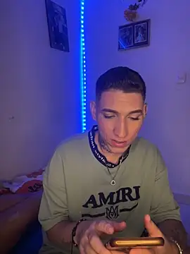 Snapshot of davidxxx_2012 chatting on 10.18.25 davidxxx 2012 online show from 10.18.25