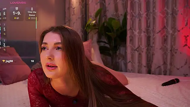 Snapshot of LureOfEva chatting on 10.12.25 LureOfEva online show from 10.12.25