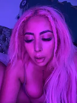 Snapshot of zara_bellexx chatting on 10.30.25 zara bellexx online show from 10.30.25