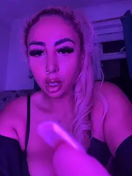 Snapshot of zara_bellexx chatting on 11.21.25 zara bellexx online show from 11.21.25