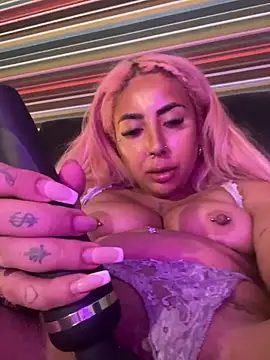 Snapshot of zara_bellexx chatting on 12.14.25 zara bellexx online show from 12.14.25