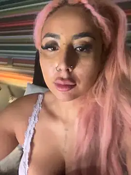 Snapshot of zara_bellexx chatting on 12.14.25 zara bellexx online show from 12.14.25