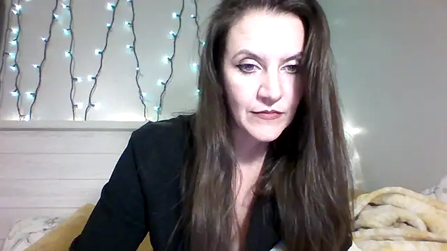 Snapshot of easy_briezy chatting on 10.30.25 easy briezy online show from 10.30.25