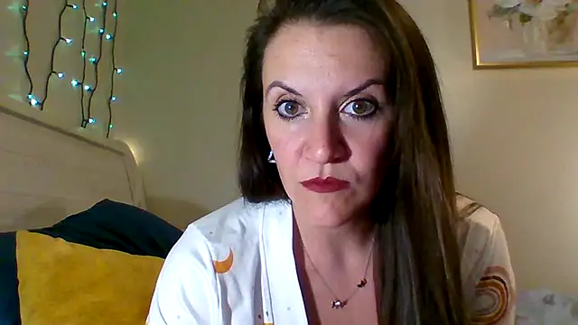 Snapshot of easy_briezy chatting on 11.05.25 easy briezy online show from 11.05.25