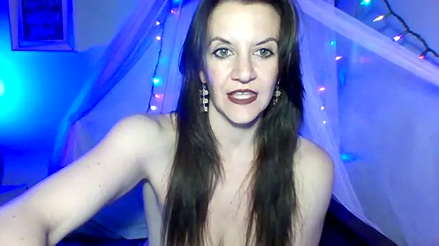 Snapshot of easy_briezy chatting on 12.19.25 easy briezy online show from 12.19.25