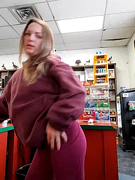 Snapshot of Cassaroll333 chatting on 12.01.25 Cassaroll333 online show from 12.01.25