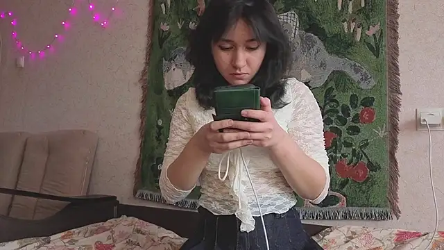 MiaLovelyOne online show from 04.30.26