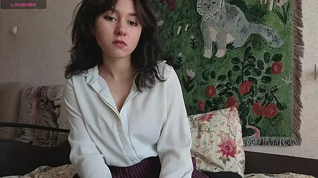 Snapshot of MiaLovelyOne chatting on 06.10.26 MiaLovelyOne online show from 06.10.26