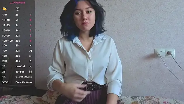 Snapshot of MiaLovelyOne chatting on 06.18.26 MiaLovelyOne online show from 06.18.26