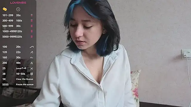 Snapshot of MiaLovelyOne chatting on 06.20.26 MiaLovelyOne online show from 06.20.26