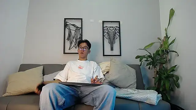 Snapshot of Austin_Reeds chatting on 10.28.25 Austin Reeds online show from 10.28.25