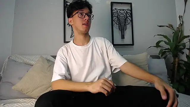 Snapshot of Austin_Reeds chatting on 11.07.25 Austin Reeds online show from 11.07.25