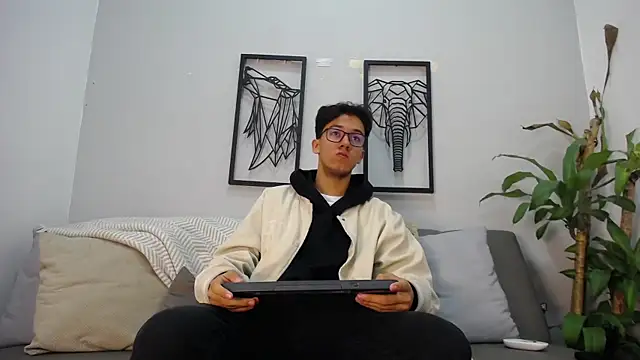 Snapshot of Austin_Reeds chatting on 11.09.25 Austin Reeds online show from 11.09.25