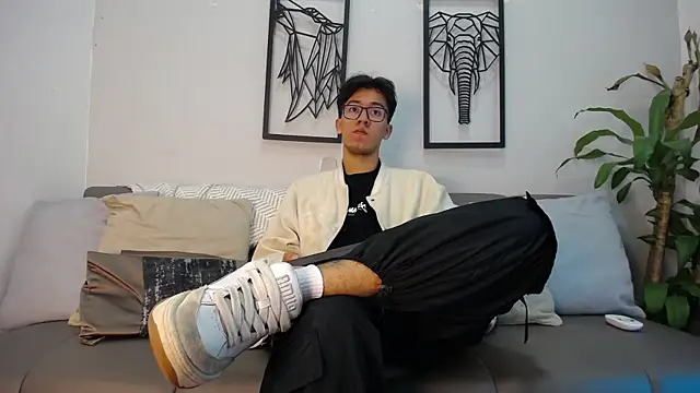 Snapshot of Austin_Reeds chatting on 11.10.25 Austin Reeds online show from 11.10.25