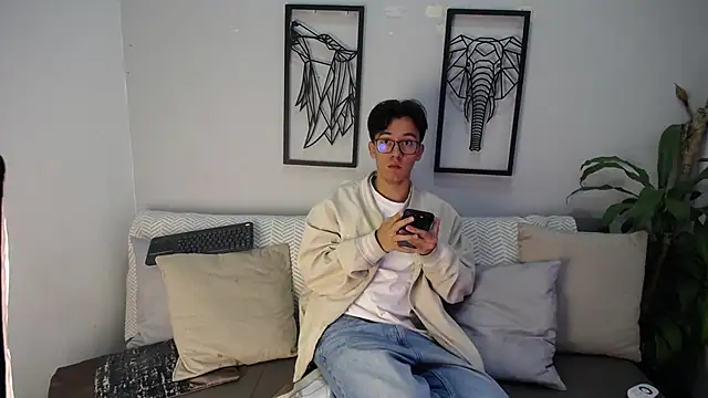 Snapshot of Austin_Reeds chatting on 11.16.25 Austin Reeds online show from 11.16.25