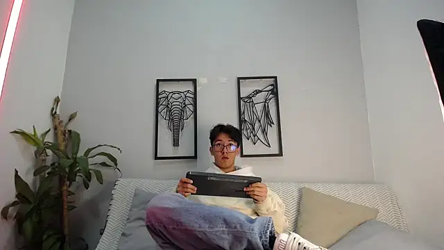 Snapshot of Austin_Reeds chatting on 11.21.25 Austin Reeds online show from 11.21.25