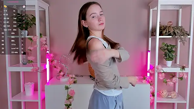 Snapshot of LittleCutieSandy chatting on 10.12.25 LittleCutieSandy online show from 10.12.25