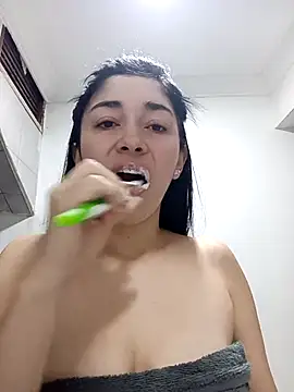 AbbyLewiis online show from 11.04.25