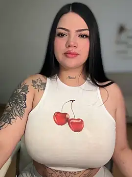 Snapshot of dulcemarianh_ chatting on 06.18.26 dulcemarianh online show from 06.18.26