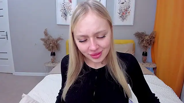 Snapshot of CeaneLino chatting on 11.25.25 CeaneLino online show from 11.25.25