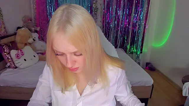 Snapshot of CeaneLino chatting on 01.08.26 CeaneLino online show from 01.08.26