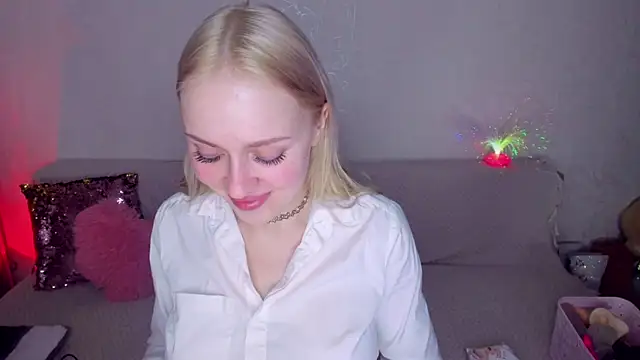 Snapshot of CeaneLino chatting on 02.11.26 CeaneLino online show from 02.11.26