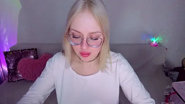 Snapshot of CeaneLino chatting on 02.13.26 CeaneLino online show from 02.13.26