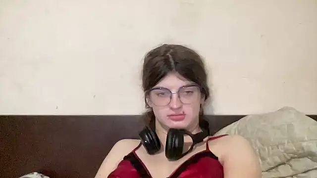 Snapshot of NikaXZimax chatting on 11.22.25 NikaXZimax online show from 11.22.25