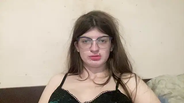 Snapshot of NikaXZimax chatting on 11.30.25 NikaXZimax online show from 11.30.25