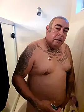 Snapshot of B1GLO chatting on 11.29.25 B1GLO online show from 11.29.25