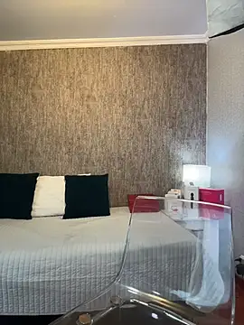Snapshot of KarinaFlowers_ chatting on 05.20.26 KarinaFlowers online show from 05.20.26