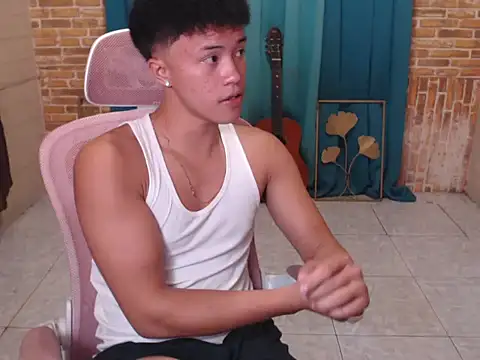 Snapshot of ur_naughtyboy_patrick chatting on 10.31.25 ur naughtyboy patrick online show from 10.31.25