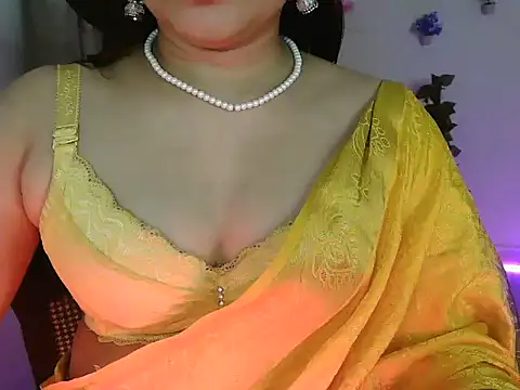 Snapshot of Royal_zara chatting on 11.11.25 Royal zara online show from 11.11.25