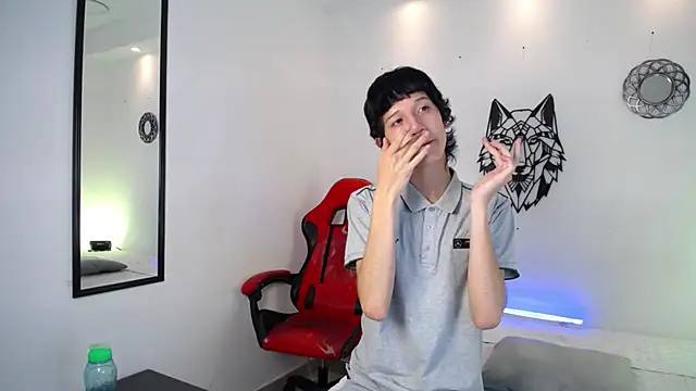 Snapshot of Emo_Boy_ chatting on 12.14.25 Emo Boy online show from 12.14.25