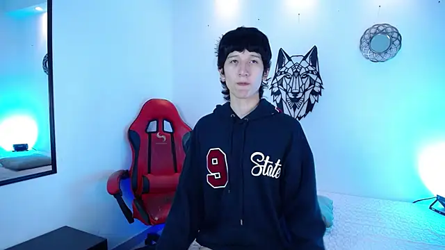 Snapshot of Emo_Boy_ chatting on 12.19.25 Emo Boy online show from 12.19.25