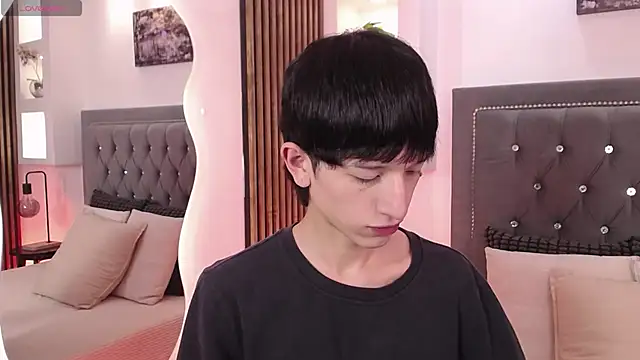 Snapshot of Emo_Boy_ chatting on 06.05.26 Emo Boy online show from 06.05.26