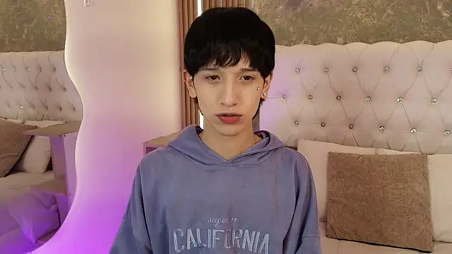 Snapshot of Emo_Boy_ chatting on 06.10.26 Emo Boy online show from 06.10.26