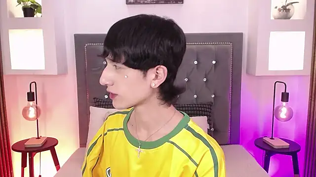 Snapshot of Emo_Boy_ chatting on 06.13.26 Emo Boy online show from 06.13.26