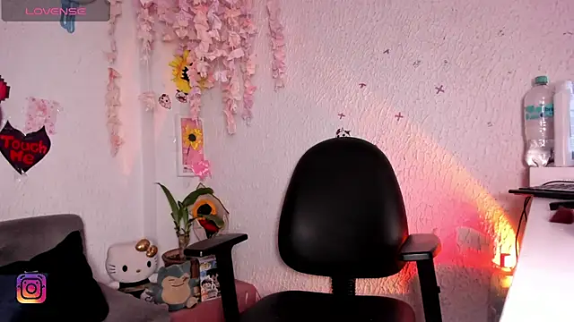 Emilycollei online show from 04.28.26