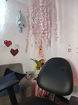 Snapshot of Emilycollei chatting on 05.17.26 Emilycollei online show from 05.17.26
