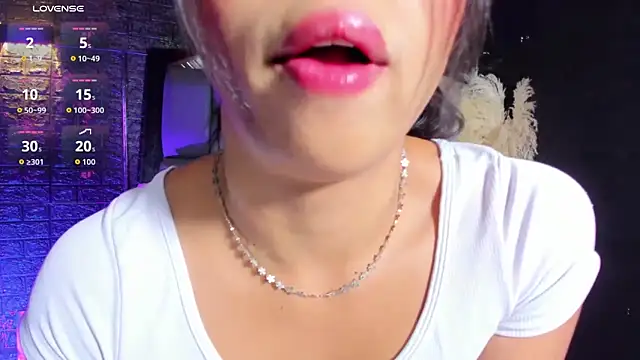 Snapshot of Assia_Roos chatting on 06.18.26 Assia Roos online show from 06.18.26