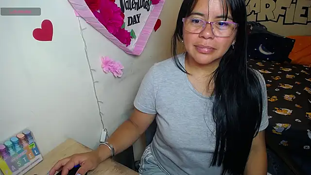Snapshot of Miss__kendra_ chatting on 05.13.26 Miss kendra online show from 05.13.26