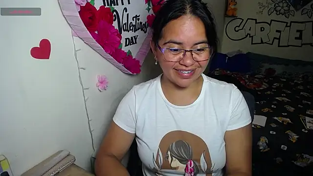 Snapshot of Miss__kendra_ chatting on 06.17.26 Miss kendra online show from 06.17.26