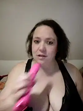 Snapshot of Michelle_Livia chatting on 10.24.25 Michelle Livia online show from 10.24.25