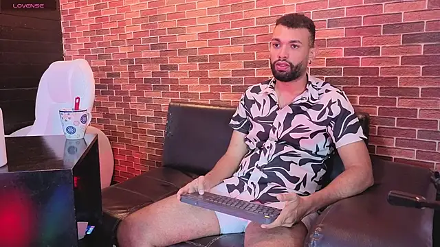 Snapshot of onlymen2025 chatting on 11.11.25 onlymen2025 online show from 11.11.25